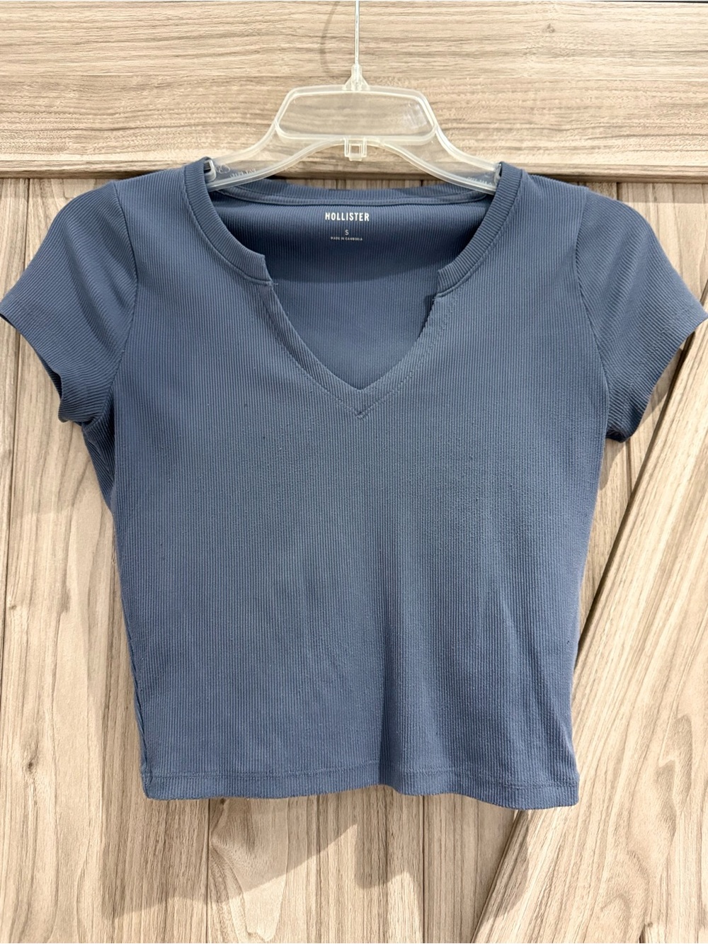 Hollister V Neck Ceopped Tops size small